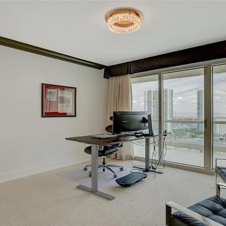 Stunning Four Bedroom Fully Professionally Remodeled Apartment Las Vegas Exterior photo