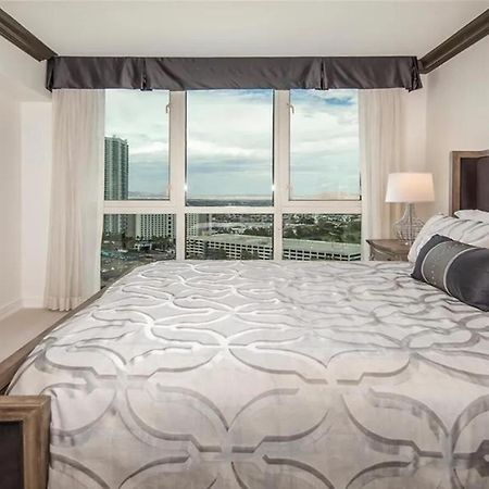 Stunning Four Bedroom Fully Professionally Remodeled Apartment Las Vegas Exterior photo