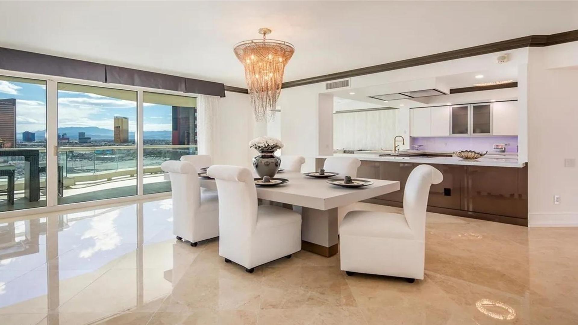 Stunning Four Bedroom Fully Professionally Remodeled Apartment Las Vegas Exterior photo