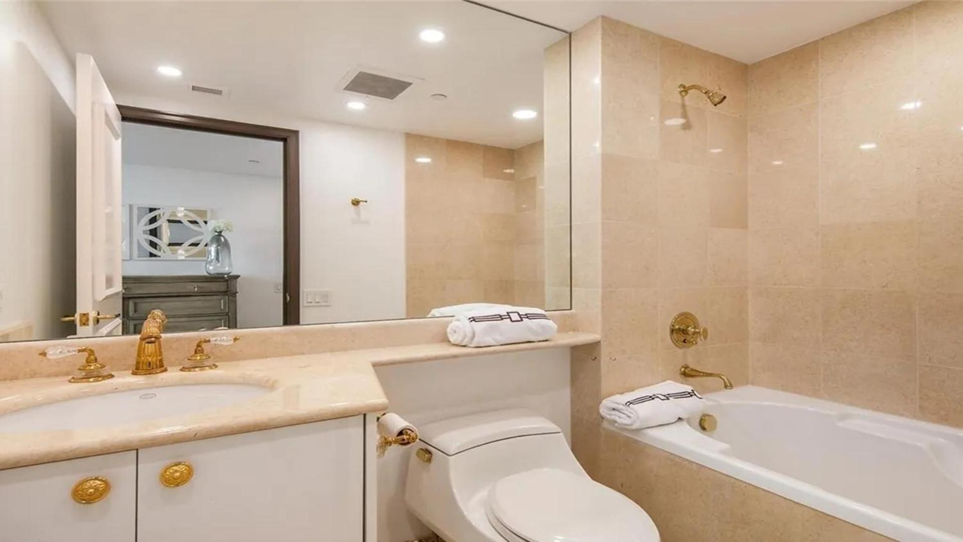 Stunning Four Bedroom Fully Professionally Remodeled Apartment Las Vegas Exterior photo