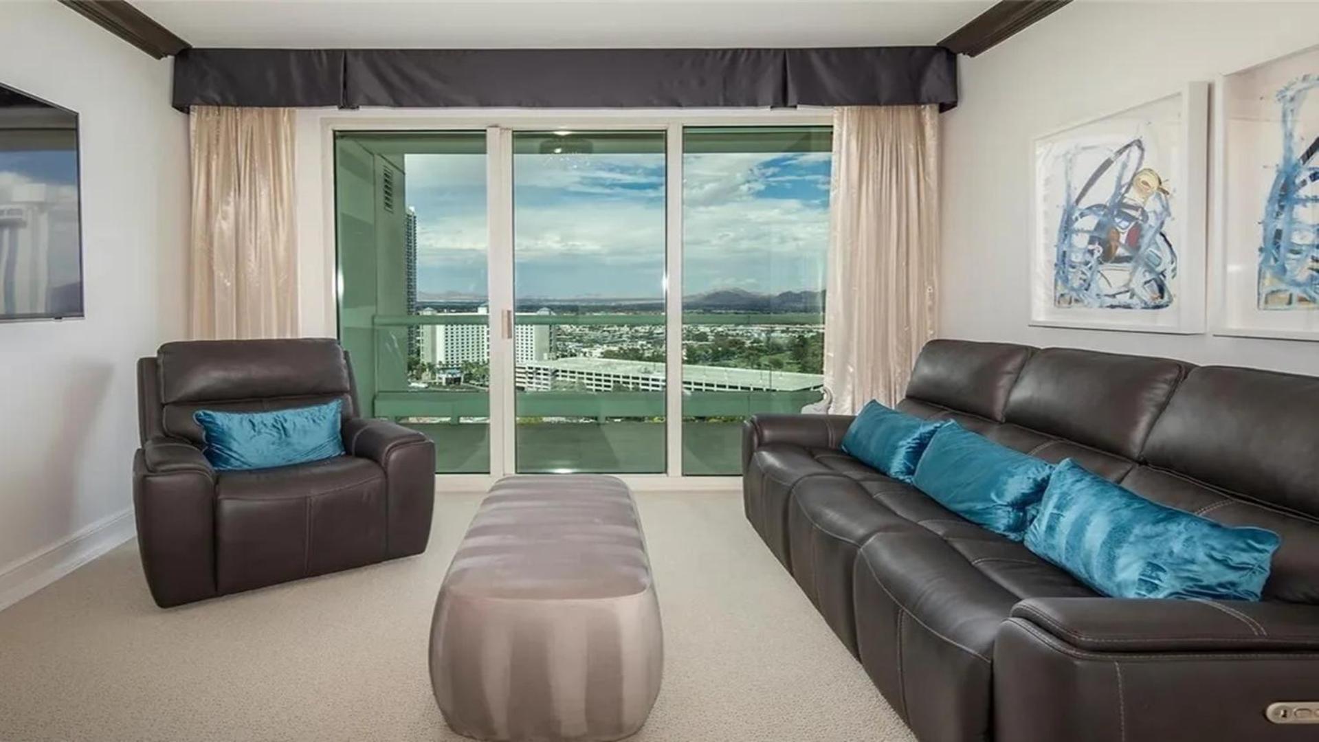 Stunning Four Bedroom Fully Professionally Remodeled Apartment Las Vegas Exterior photo