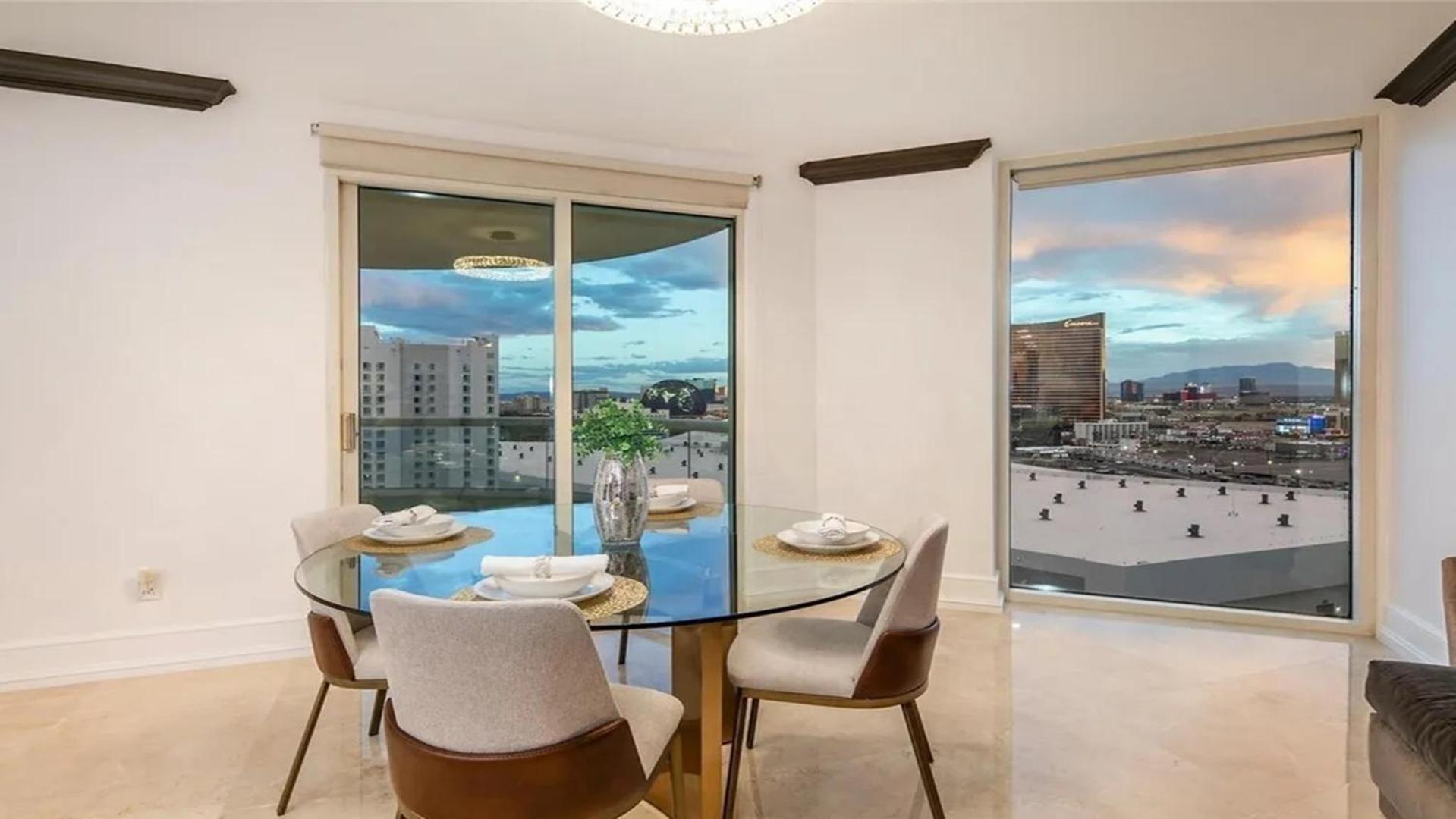 Stunning Four Bedroom Fully Professionally Remodeled Apartment Las Vegas Exterior photo