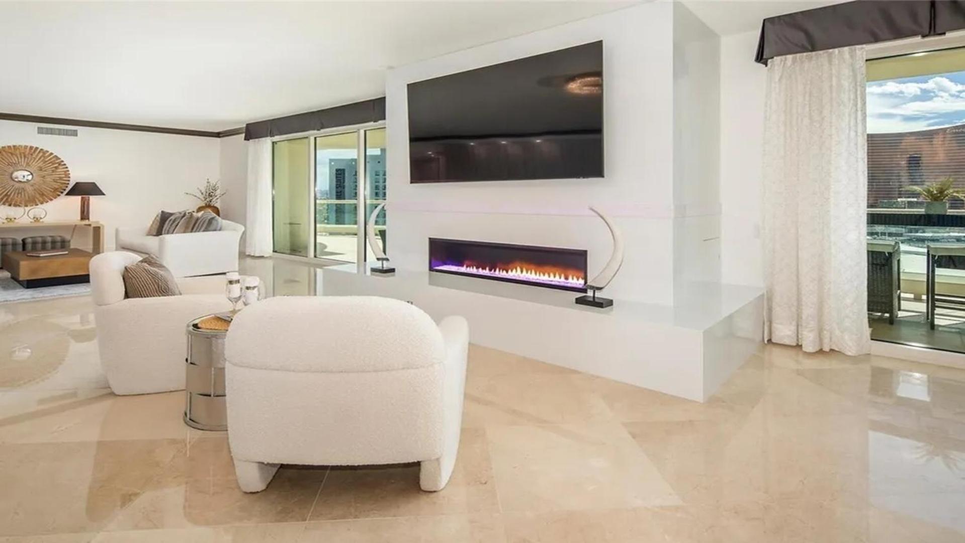 Stunning Four Bedroom Fully Professionally Remodeled Apartment Las Vegas Exterior photo