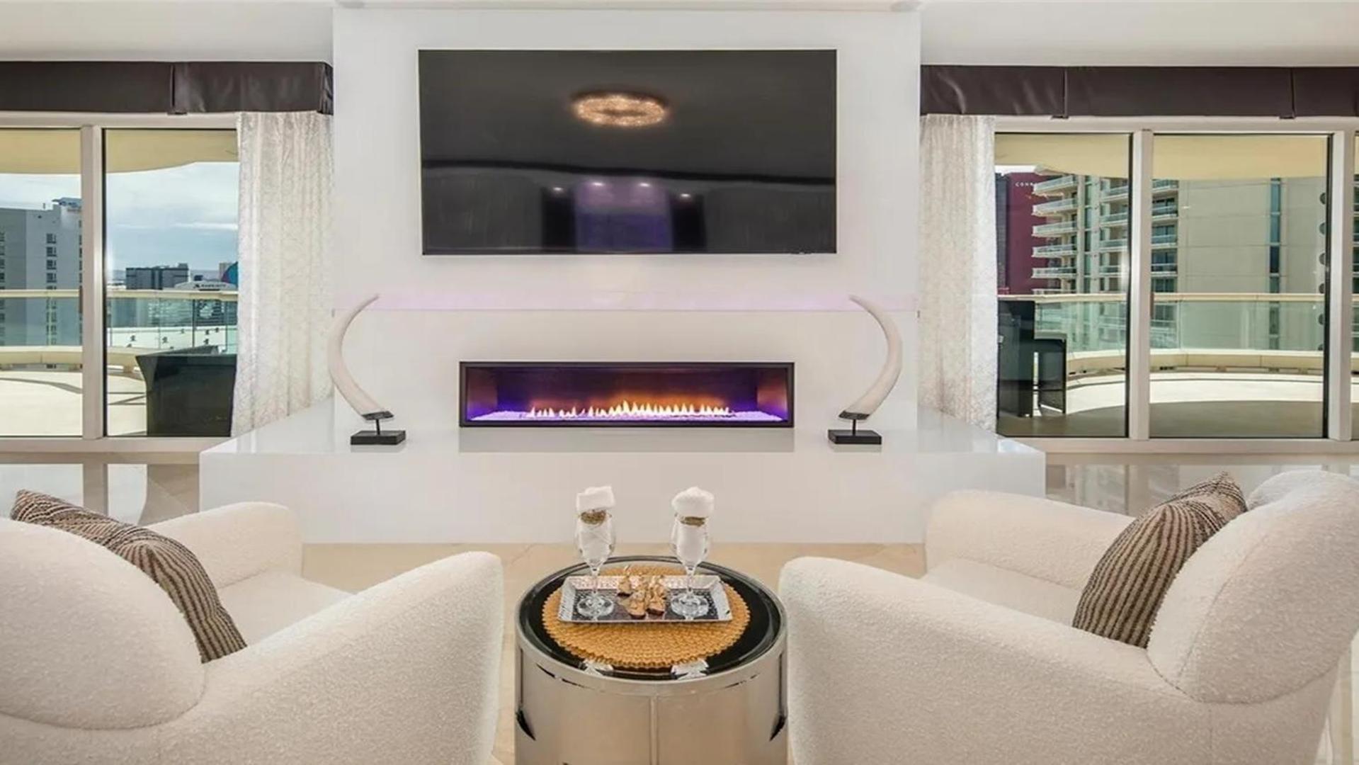 Stunning Four Bedroom Fully Professionally Remodeled Apartment Las Vegas Exterior photo
