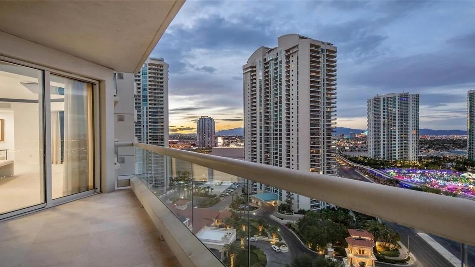 Stunning Four Bedroom Fully Professionally Remodeled Apartment Las Vegas Exterior photo