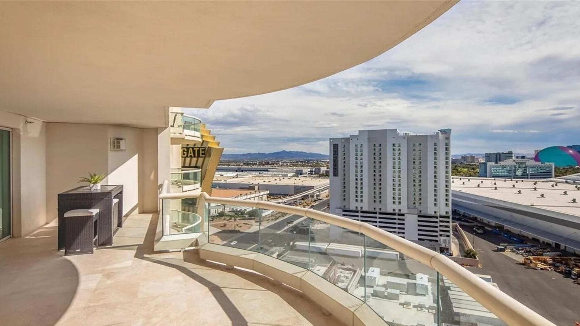 Stunning Four Bedroom Fully Professionally Remodeled Apartment Las Vegas Exterior photo