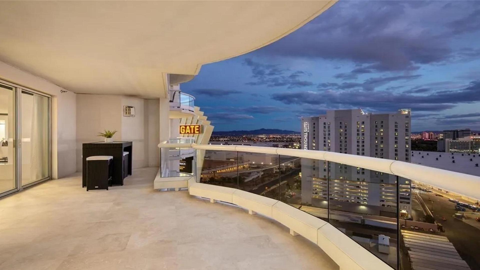 Stunning Four Bedroom Fully Professionally Remodeled Apartment Las Vegas Exterior photo